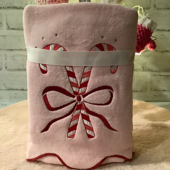 Kassatex Set Of 2 Candy Cane Hand Towels - Picture 3 of 4